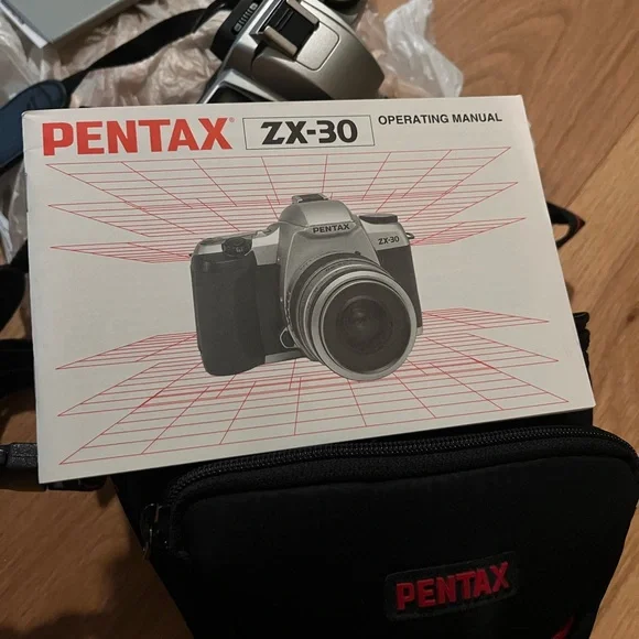 Pentax Camera ZX-30 with zoom lense, excellent condition!